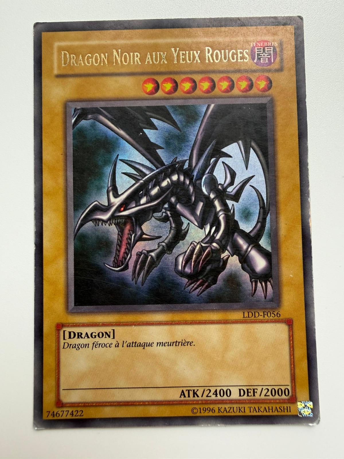 Dragon Noir Aux Yeux Rouges